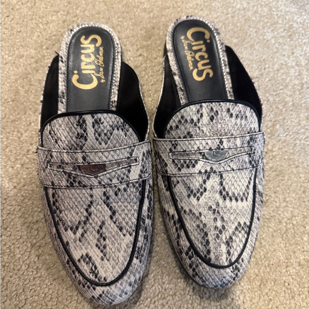 Circus by Sam Edelman Gray Snake Print Woman’s mules